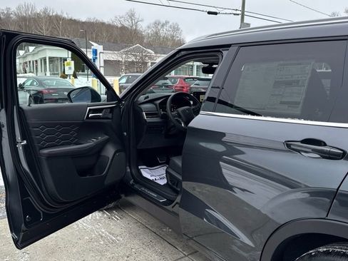 New 2026 Mitsubishi Outlander SEL AWD/4WD image 8