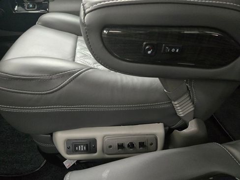 Used 2023 GMC Savana 2500 image 23