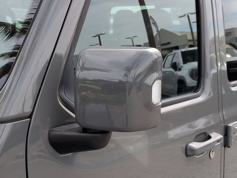 Used 2023 Jeep Gladiator Overland AWD/4WD image 12