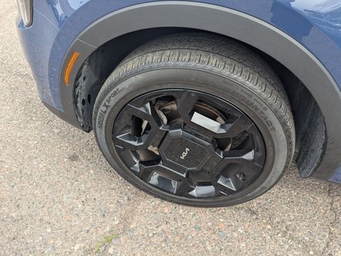 Certified 2024 Kia Sorento SX Prestige w/ Olive Brown Leather Package image 15