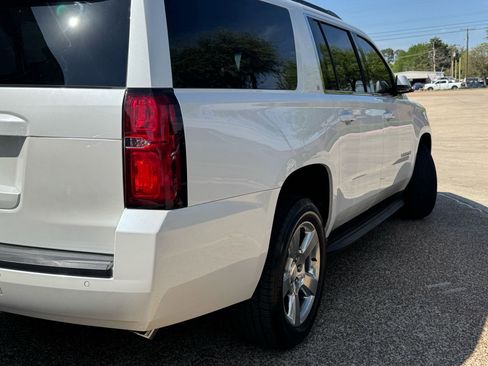 Used 2018 Chevrolet Suburban LT image 4