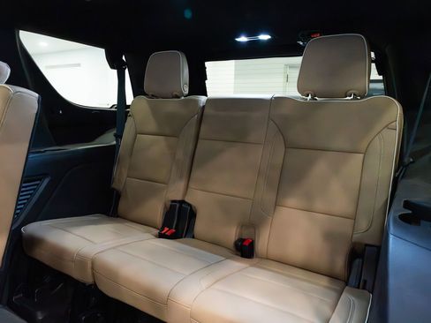 Used 2021 Chevrolet Tahoe Premier w/ Premium Package AWD/4WD image 12