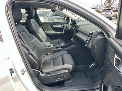 Certified 2026 Volvo XC40 B5 Ultra w/ Climate Package image 25