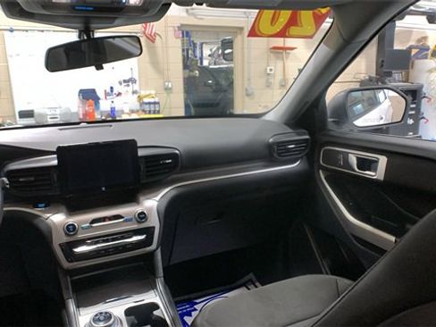 Used 2020 Ford Explorer XLT w/ Comfort Package image 16