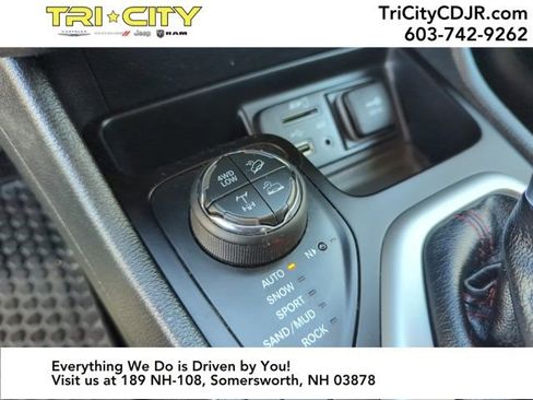 Used 2018 Jeep Cherokee Trailhawk w/ Cold Weather Group image 30