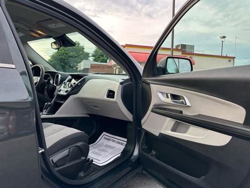 Used 2017 Chevrolet Equinox LS FWD image 19