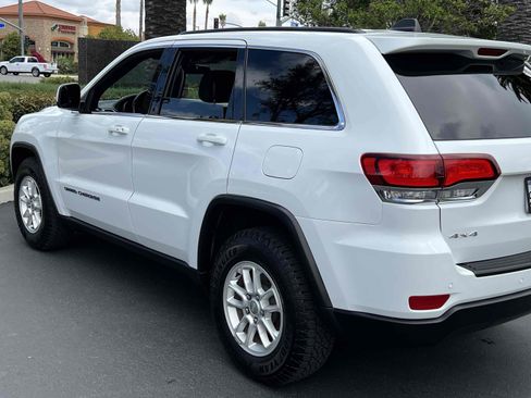Used 2020 Jeep Grand Cherokee Laredo AWD/4WD image 39