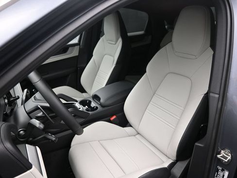 New 2026 Porsche Cayenne S AWD/4WD image 9