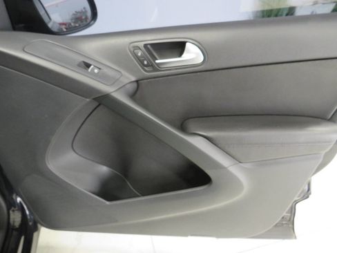 Used 2015 Volkswagen Tiguan SE image 22