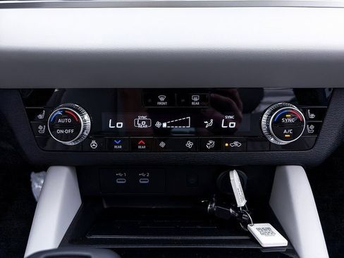 New 2026 Mitsubishi Outlander SEL image 17