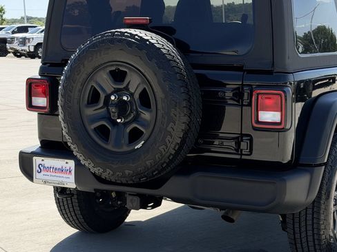 Used 2021 Jeep Wrangler Sport AWD/4WD image 6