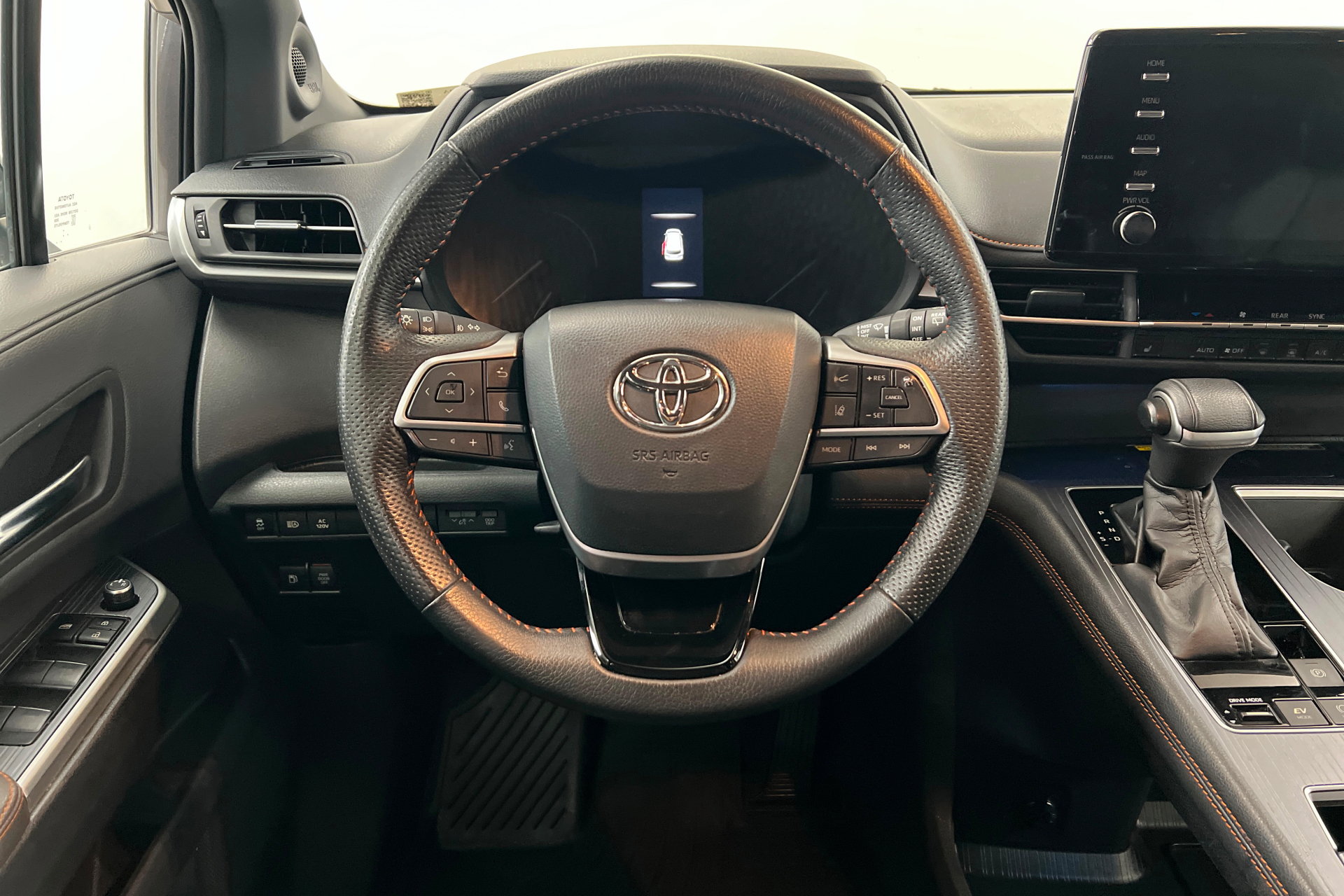 Used 2022 Toyota Sienna XSE w/ XSE Plus Package FWD image 13