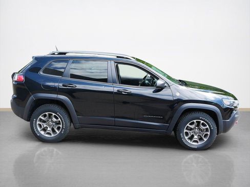 Used 2020 Jeep Cherokee Trailhawk w/ Comfort/Convenience Group AWD/4WD image 2