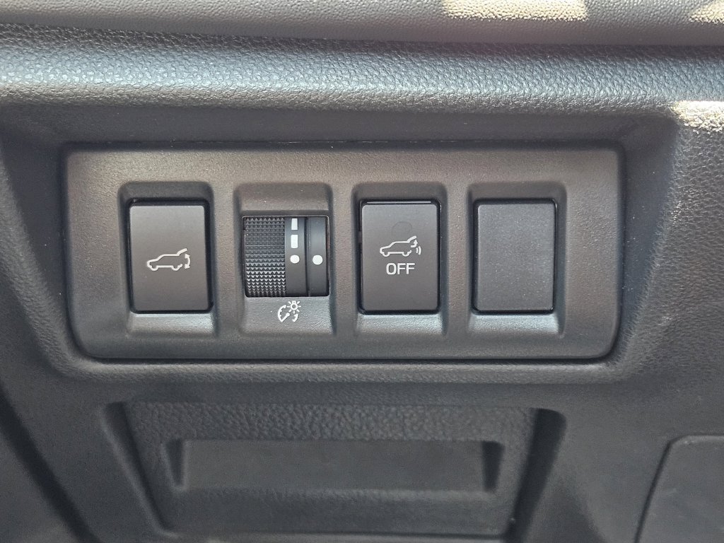 Used 2025 Subaru Outback Onyx Edition AWD/4WD image 23