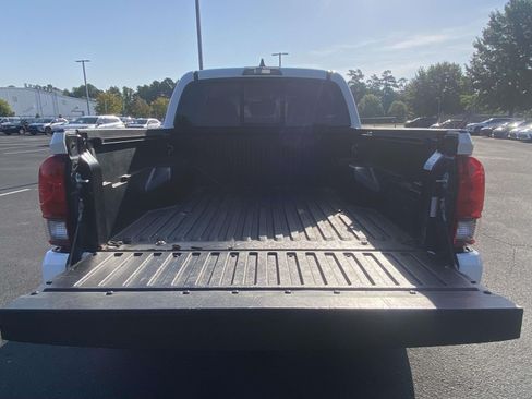 Used 2022 Toyota Tacoma SR AWD/4WD image 10