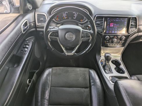 Used 2019 Jeep Grand Cherokee Altitude image 15