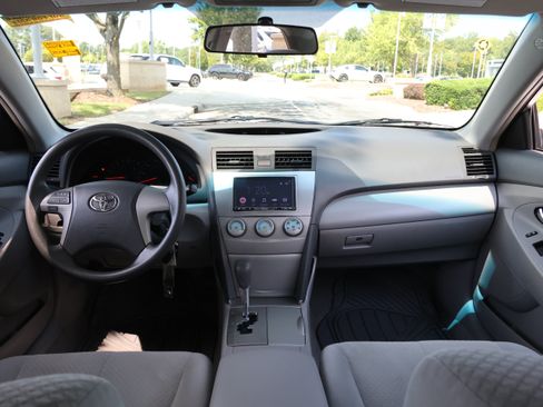 Used 2009 Toyota Camry LE FWD image 26