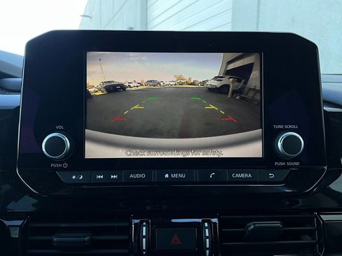 Used 2025 Nissan Pathfinder SV image 33