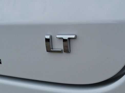 Certified 2025 Chevrolet Trax LT w/ Driver Confidence Package FWD image 33