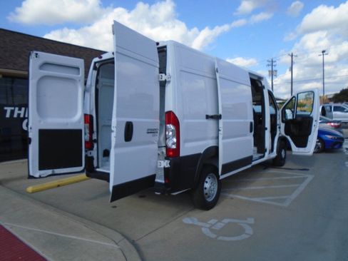 Used 2025 RAM ProMaster 2500 w/ Convenience Group image 22