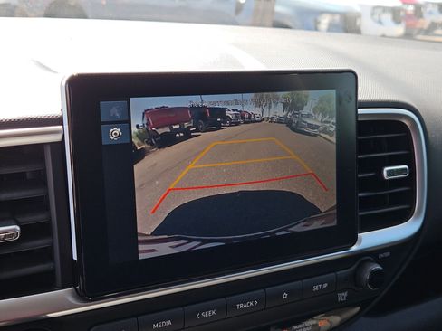 Used 2023 Hyundai Venue SEL FWD image 19