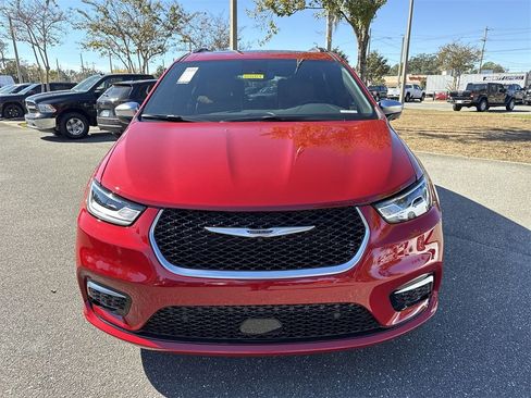 New 2026 Chrysler Pacifica Pinnacle image 8