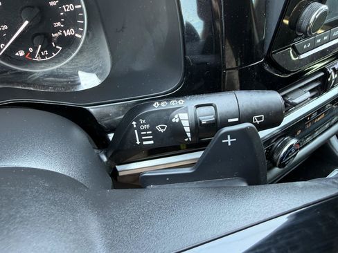 Used 2022 Nissan Pathfinder SV AWD/4WD image 25
