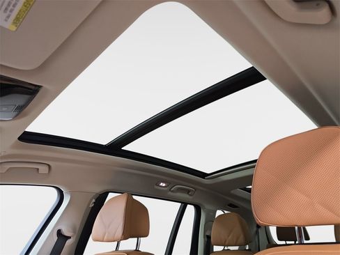 Certified 2023 BMW X7 xDrive40i w/ Premium Package image 31