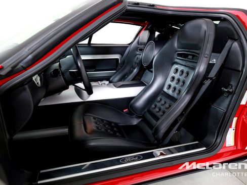 Used 2005 Ford GT image 11