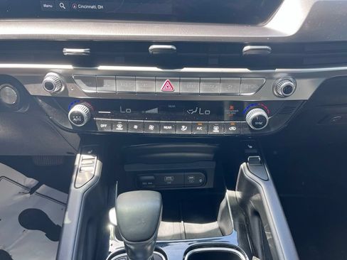 Certified 2025 Kia Telluride S FWD image 17