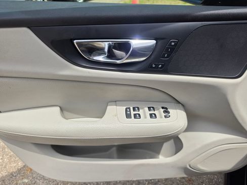 Used 2020 Volvo S60 T6 Momentum AWD/4WD image 5