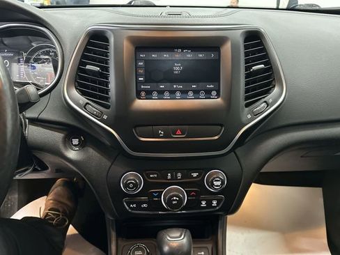 Used 2020 Jeep Cherokee Latitude Plus w/ Cold Weather Group image 15