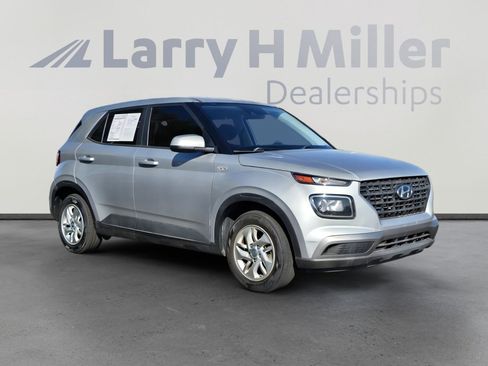 Used 2021 Hyundai Venue SE image 7