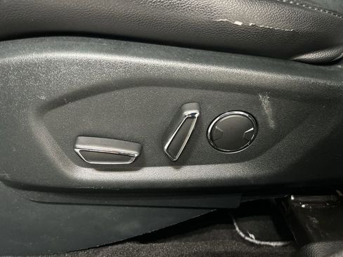 Used 2018 Ford Explorer XLT w/ Equipment Group 202A image 10