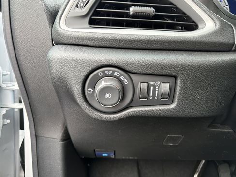 New 2026 Chrysler Pacifica Select image 15