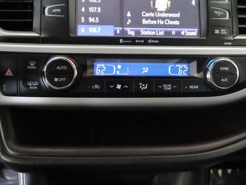 Used 2019 Toyota Highlander XLE AWD/4WD image 19