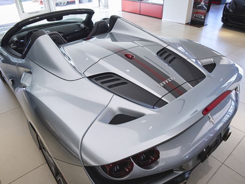 Used 2023 Ferrari F8 Tributo image 21
