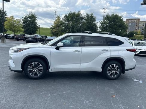 Used 2022 Toyota Highlander XLE AWD/4WD image 7