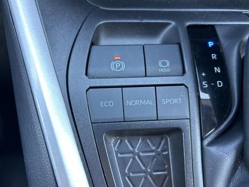 Used 2025 Toyota RAV4 XLE FWD image 17