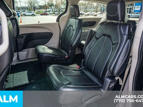 Used 2024 Chrysler Pacifica Touring-L FWD image 22