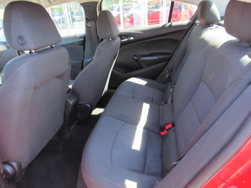 Used 2018 Chevrolet Cruze LS FWD image 15
