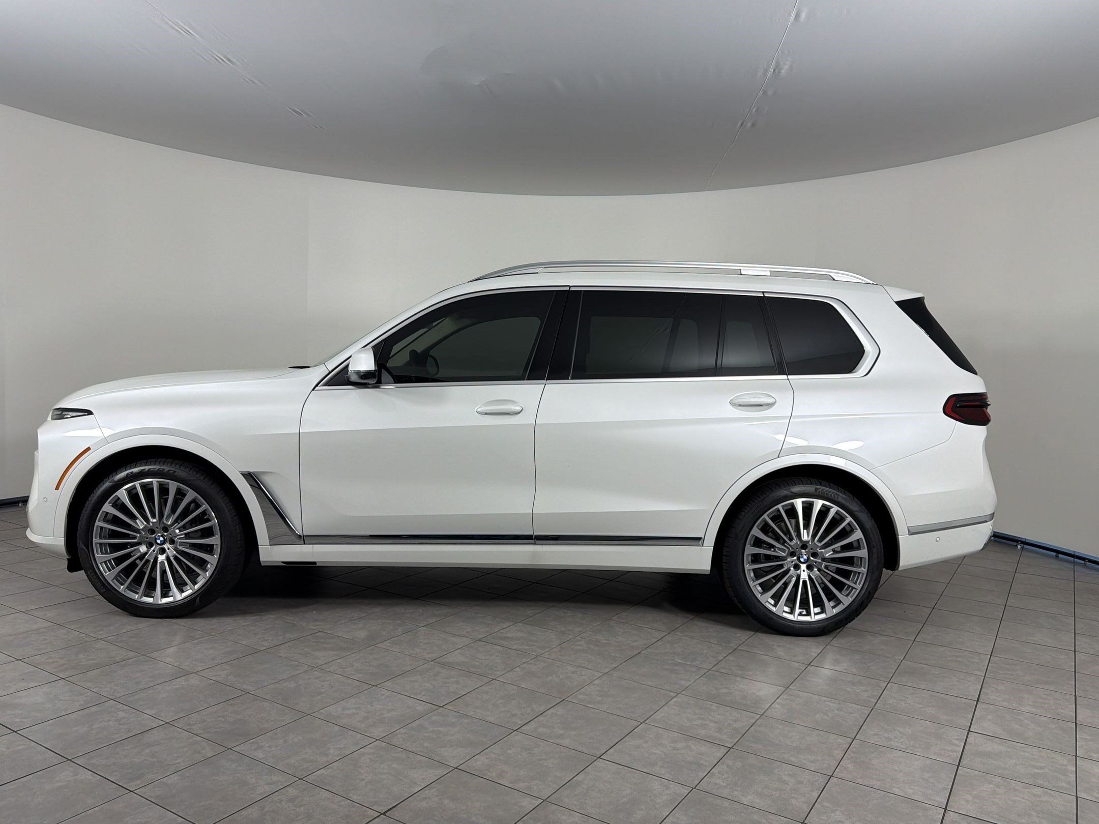 Used 2027 BMW X7 xDrive40i w/ Executive Package AWD/4WD image 2
