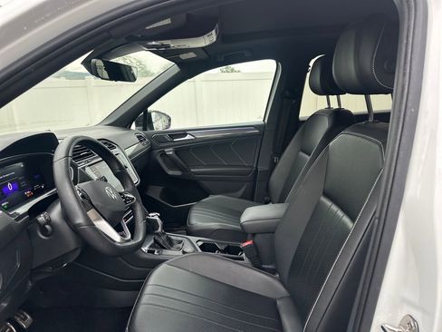 Used 2024 Volkswagen Tiguan SE R-Line w/ MDO Package, Two-Row AWD/4WD image 43