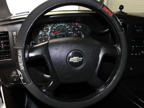 Used 2012 Chevrolet Express 1500 RWD image 9