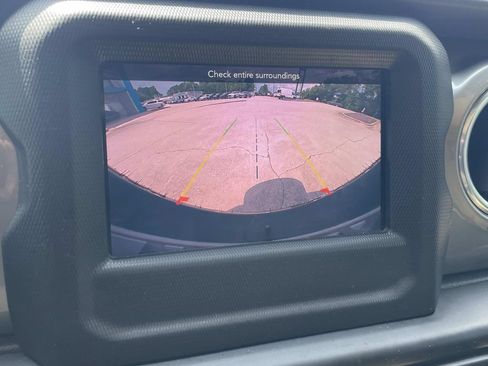 Used 2020 Jeep Wrangler Unlimited Sahara AWD/4WD image 13