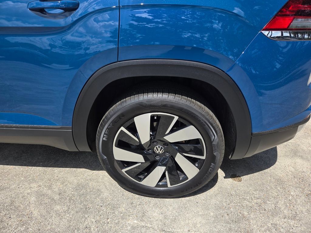 Certified 2026 Volkswagen Atlas Cross Sport SE FWD image 23