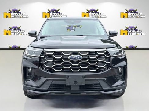 Used 2025 Ford Explorer Platinum w/ Ultimate Package AWD/4WD image 2
