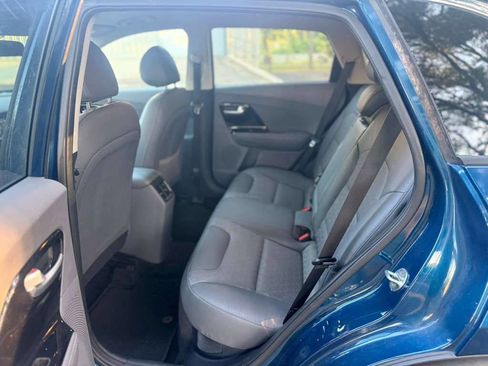 Used 2017 Kia Niro EX FWD image 10