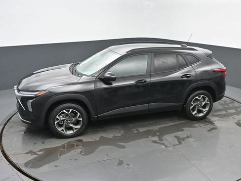 Used 2024 Chevrolet Trax LT w/ Driver Confidence Package image 39