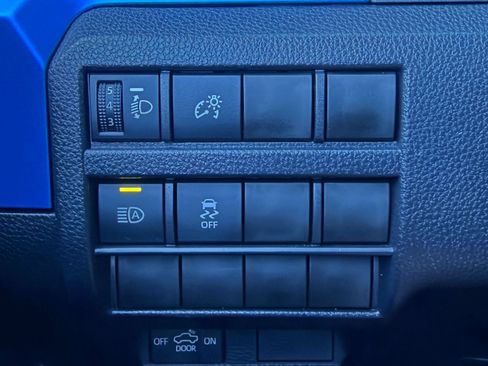 Used 2025 Toyota Tacoma TRD Off-Road AWD/4WD image 31